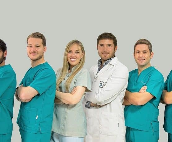 equipo-clinica-dental-getafe-tablet