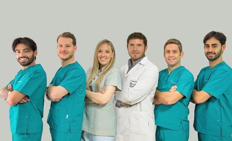 Clínica dental Getafe Dra. Lola Rodríguez 1 equipo-clinica-dental-getafe-tablet